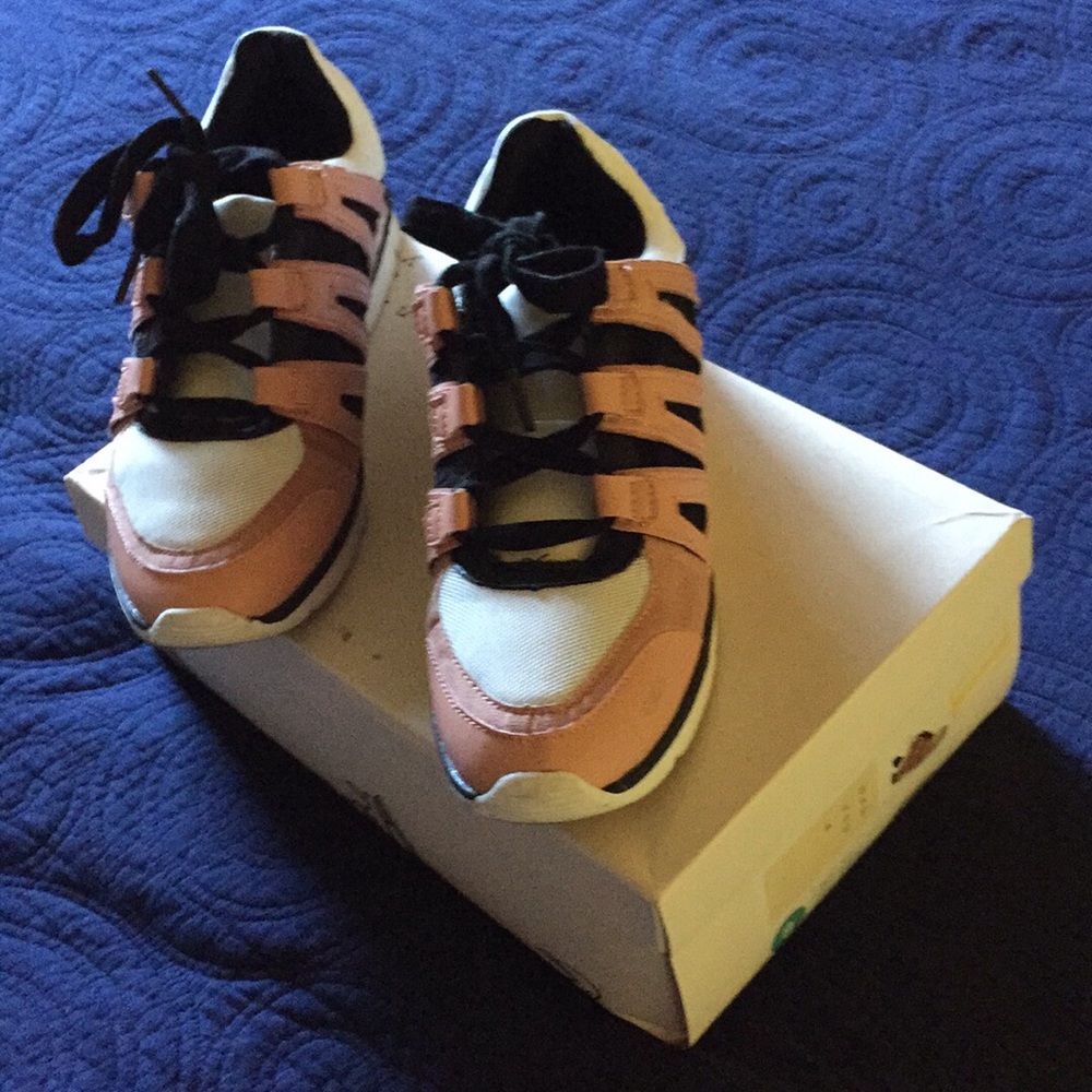 Nice women's  shoes size 8 only once used